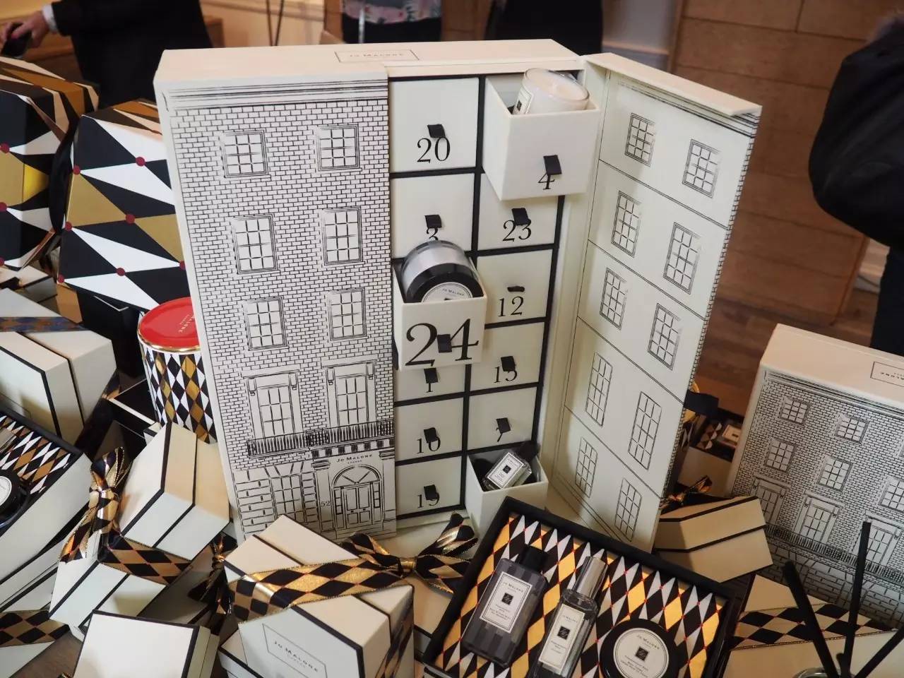 还好这些「圣诞限量」超难买|不然断手断脚过节算怎么回事...