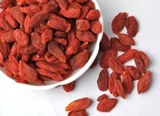 天气渐冷秋冬季如何养生需注意,天气冷保暖养生