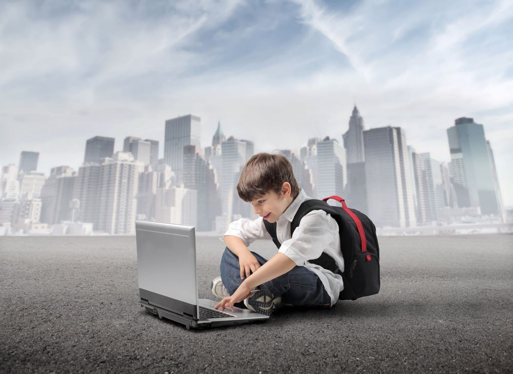 通宵玩手机两晚眼睛肿胀,通宵熬夜看电脑眼睛肿了