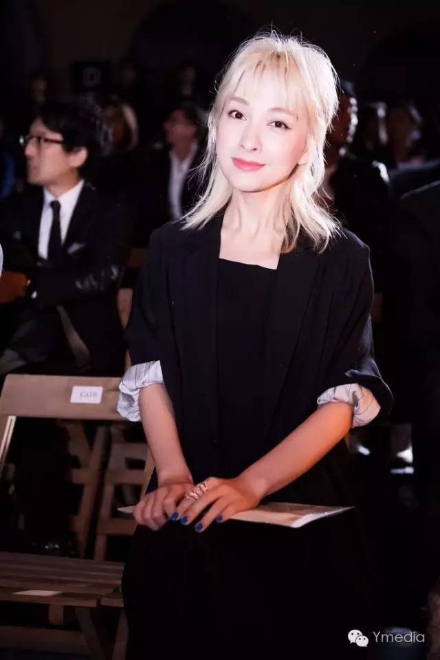 一只口红就能打发了的女孩很好啊Y先生为你们鼓鼓掌