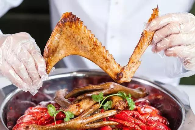 老板壕打5.8折，​全年无休摄魂小龙虾，逼爆头我都要吃到Ta