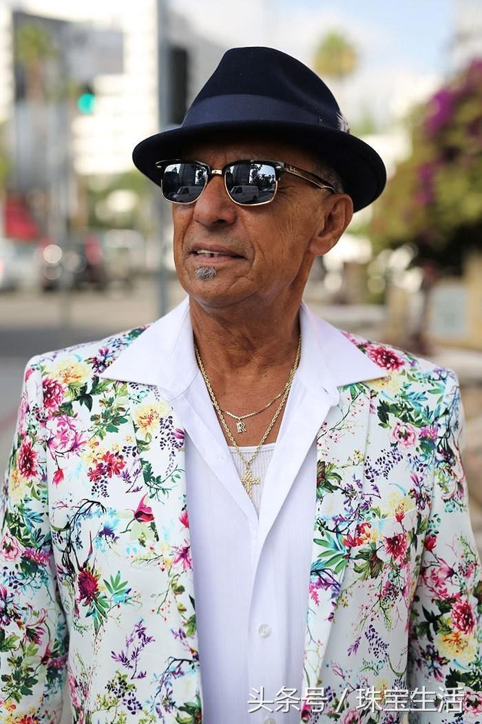 请不要用玻尿酸陪伴你年老的岁月，要用就用珠宝！