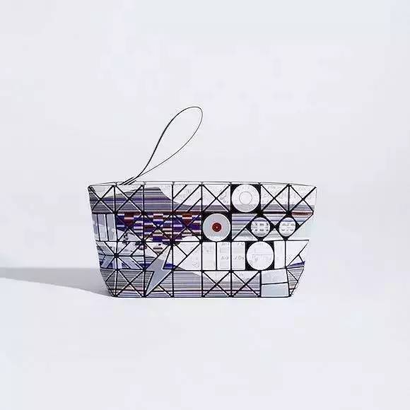 三宅一生当时面临什么问题,三宅一生主要是卖什么的