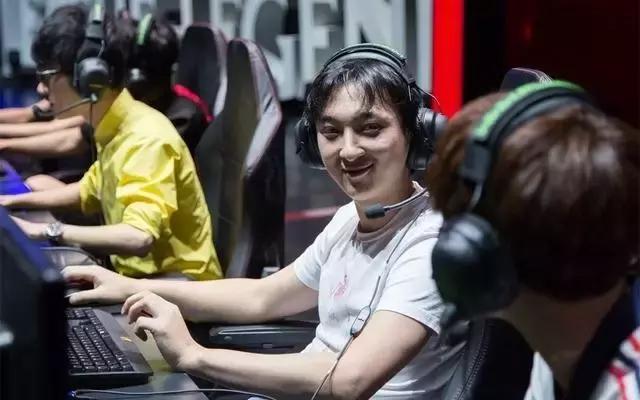 我再也不去网吧了,为什么现在没有网吧只有网咖