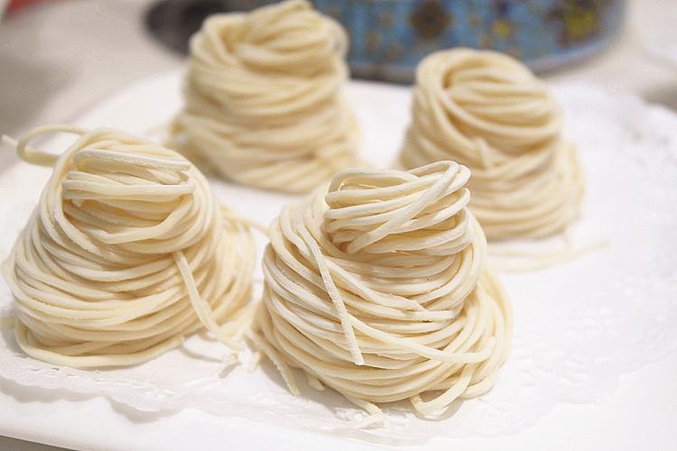 要你好玩,豆捞坊一人一锅的时尚小火锅