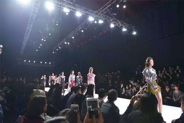 中国时装周2020穿搭,中国时装周春夏装