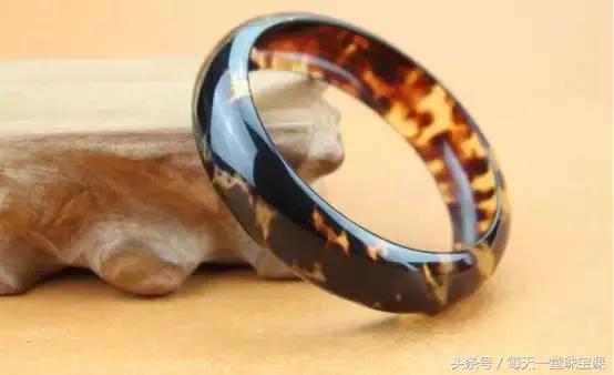 龟背甲做手串有几种颜色,用乌龟壳做的手串有哪些