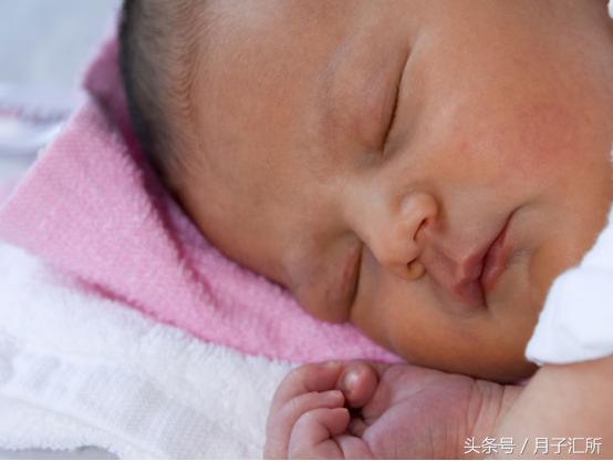 婴儿不睡觉都长黑眼圈了,睡眠时间很长但是有黑眼圈