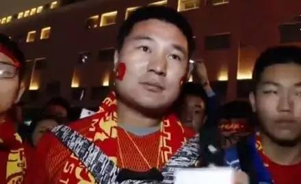 中国足球飞踢日本队,国足射门放高射炮