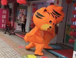 梅西携阿根廷队谢场,梅西携三叉戟破门