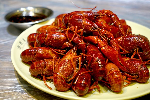 武汉依然繁华,武汉三个烟火气和浪漫的城市