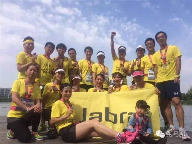 邀请黑人运动员参赛对中国马拉松来说是一剂麻药，会上瘾~