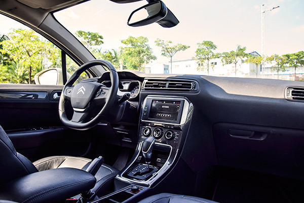 雪铁龙c4世嘉1.6l手动测评,雪铁龙c4世嘉1.6t测评