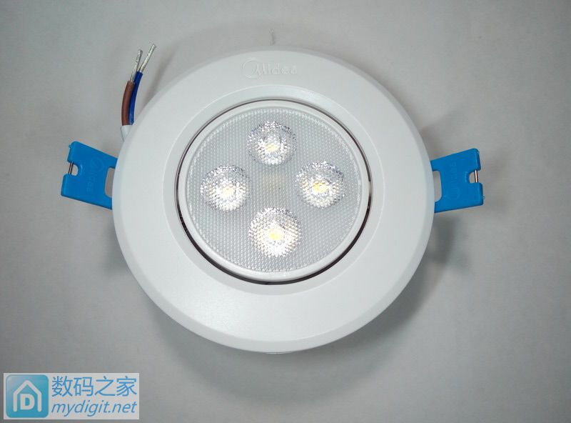 拆1.8包邮还送球泡的美的4W射灯，一如既往的设计和做工！