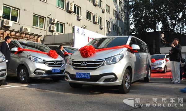 无障碍出行不再是问题！上汽大通联合首汽推出网约多功能车