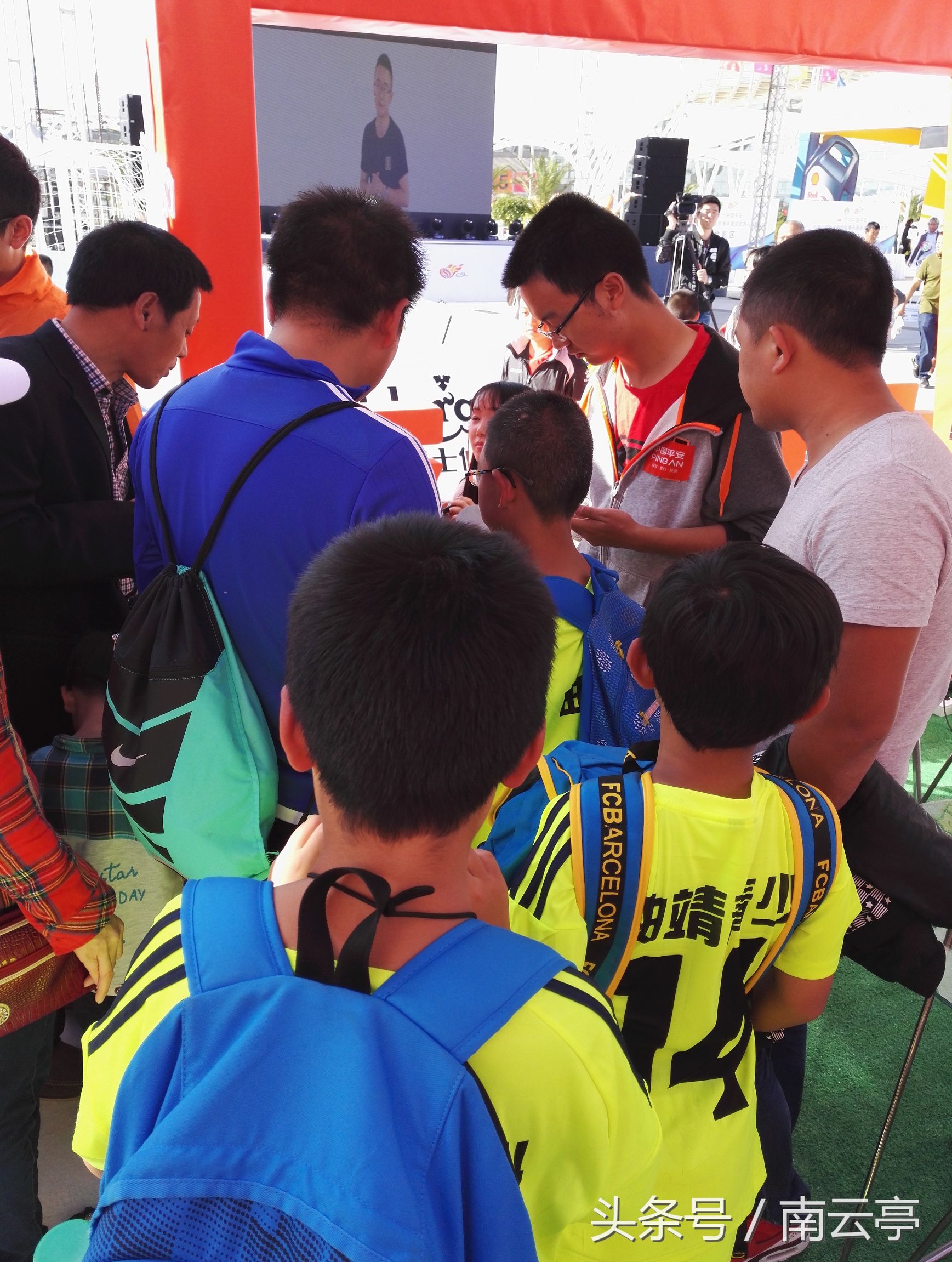 中超夺冠颁奖礼,中超颁奖小姐姐