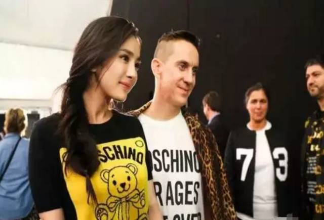 Word妈！Moschino这只蠢萌的小熊为什么这么火？