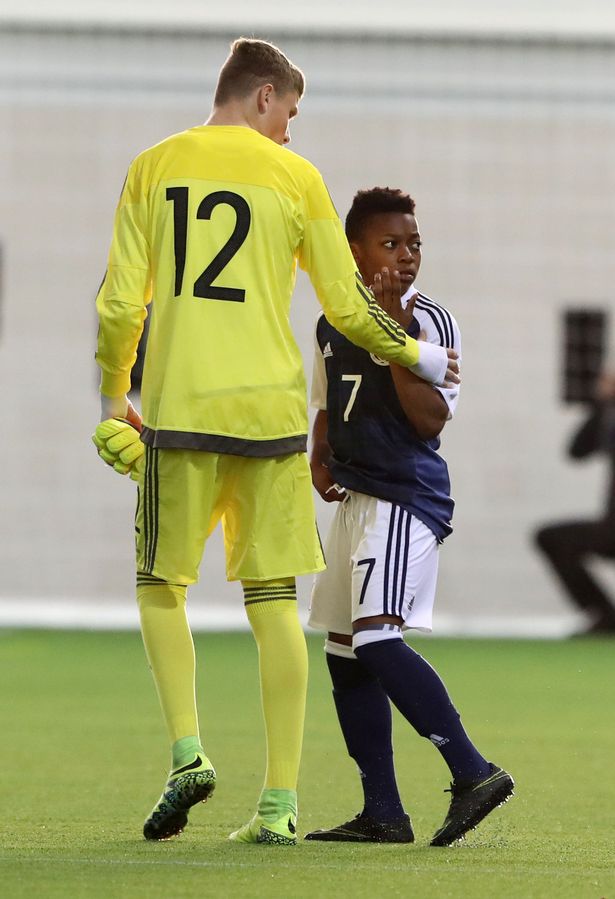 全球最火00后球员引巴萨曼联哄抢，耐克已准备好赞助合同？