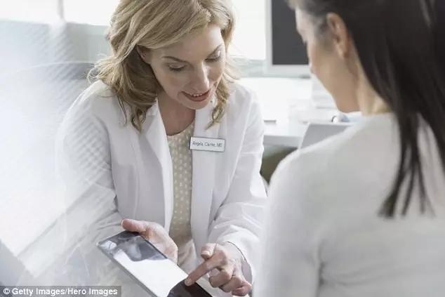 屎能治病？悉尼美女靠爸爸的便便治好顽固便秘！小编三观刷新了