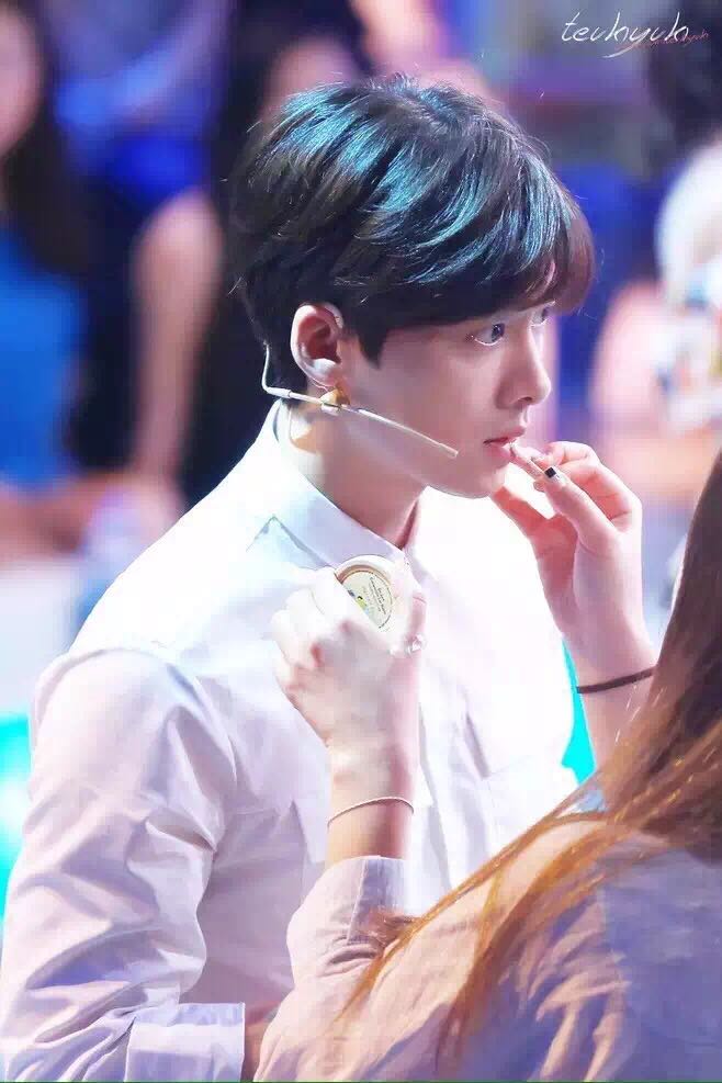 连李易峰都在用的平价润唇膏，你还不快入手一支！