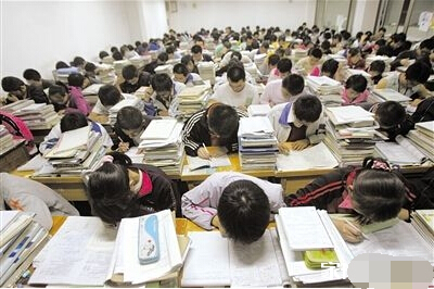 易建联为什么当场脱鞋,易建联脱鞋事件对李宁影响