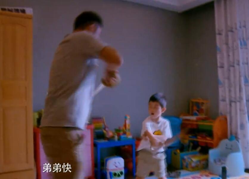 甜馨一家三口的最新视频,安吉和甜馨
