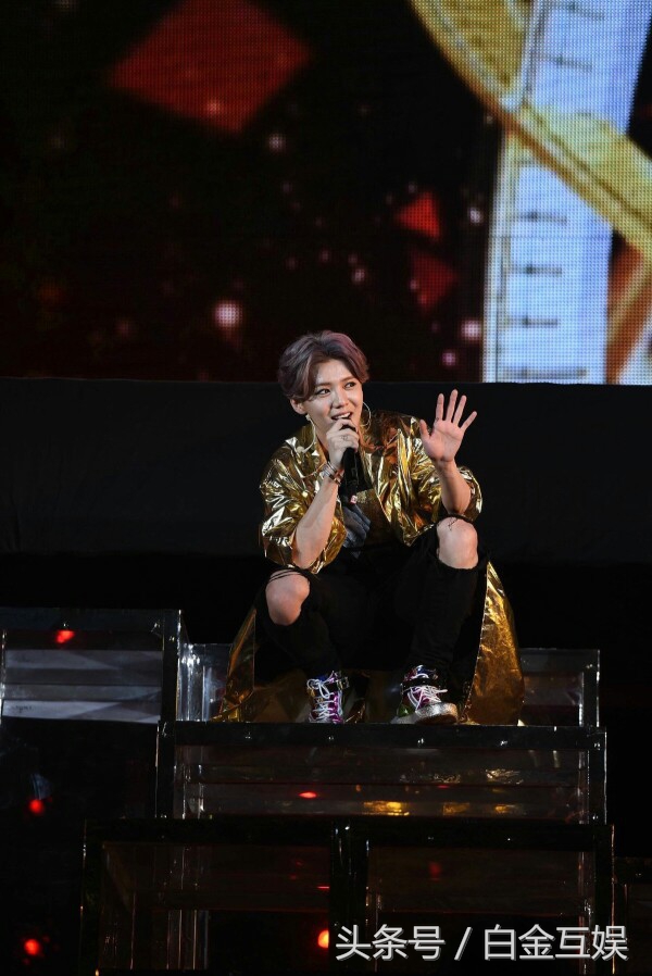 鹿晗穿破洞裤,鹿晗穿秋裤完整版