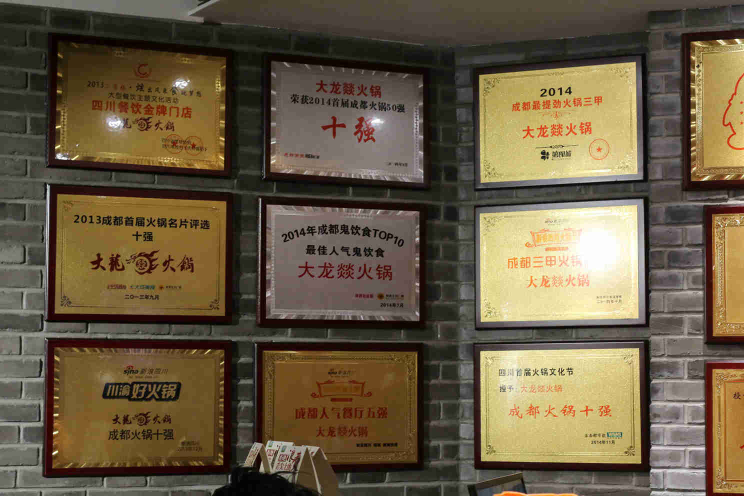 重庆和成都火锅流派有什么不同,四川和重庆的火锅最为出名怎么说