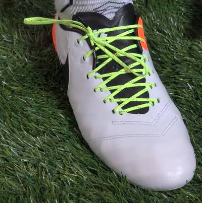 足球新手怎样系鞋带最简单,足球鞋带太长怎么办