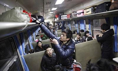 悲痛19岁小伙为救落水少年牺牲,痛心18岁小伙勇救落水老人牺牲