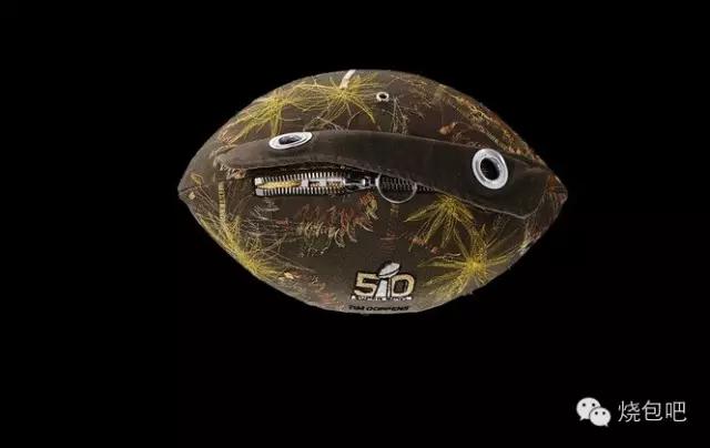 唯物|情人节倒计时,去看50个潮牌出的超级碗纪念球,独一无二