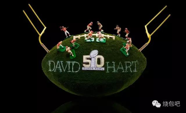 唯物|情人节倒计时,去看50个潮牌出的超级碗纪念球,独一无二