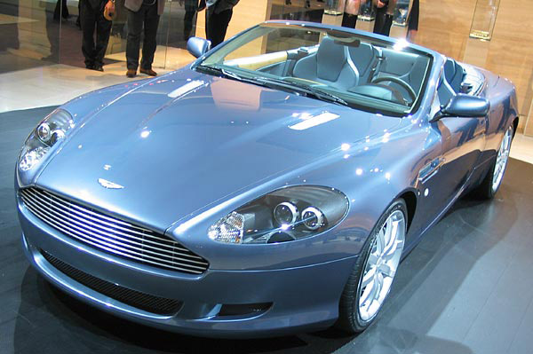 阿斯顿马丁db9废气阀在哪里,阿斯顿马丁db9音响功放在哪