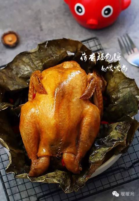 一只“满腹经纶”的荷香福包鸡