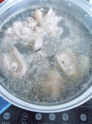 快速煨猪蹄,快速解冻卤猪蹄