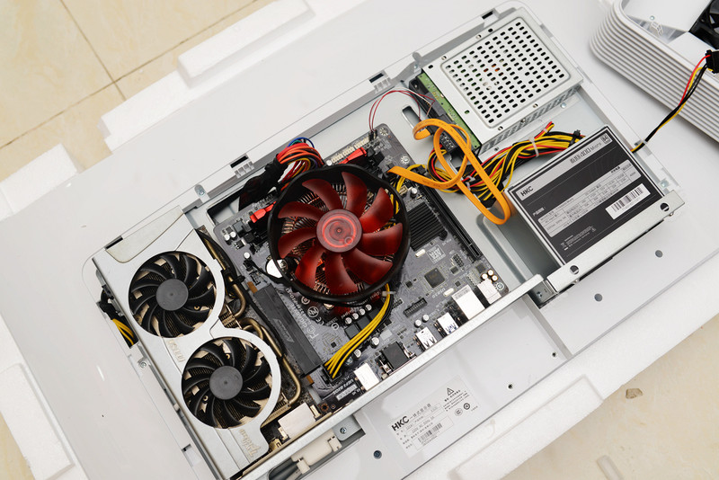 破天荒！HKCX320一体机带曲面屏，性能还能秒台式机