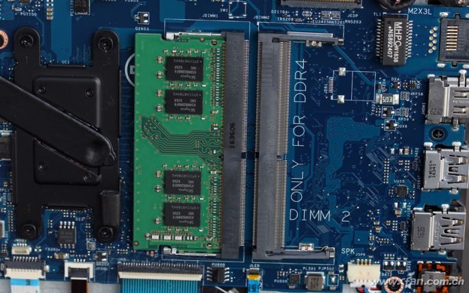 戴尔燃7000r1525s,戴尔燃7000黄白交替