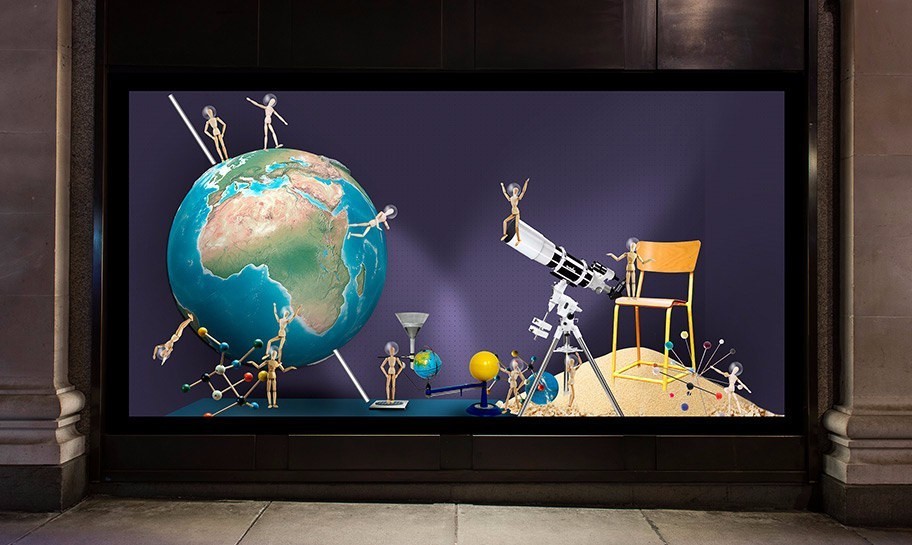 不必花钱去剧院，这间商店里每次转身都是一出精装大戏