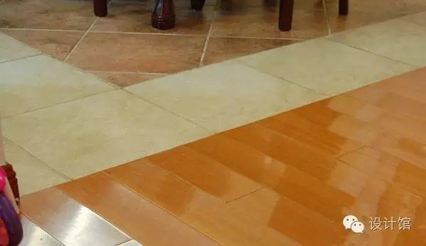 一边铺瓷砖一边铺地膜,一边贴砖一边填缝吗