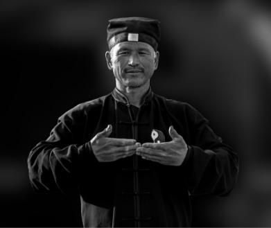 父亲背后长了个恶疮，花了很多钱也治不好，一个道人却轻松医治