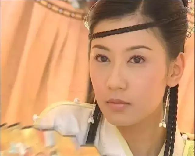 红妆扬眉剑出鞘运筹帷幄傲群豪