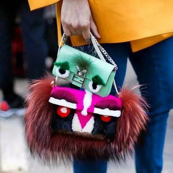 你一定想知道的真实故事,可以看看你每天背的包里有啥吗