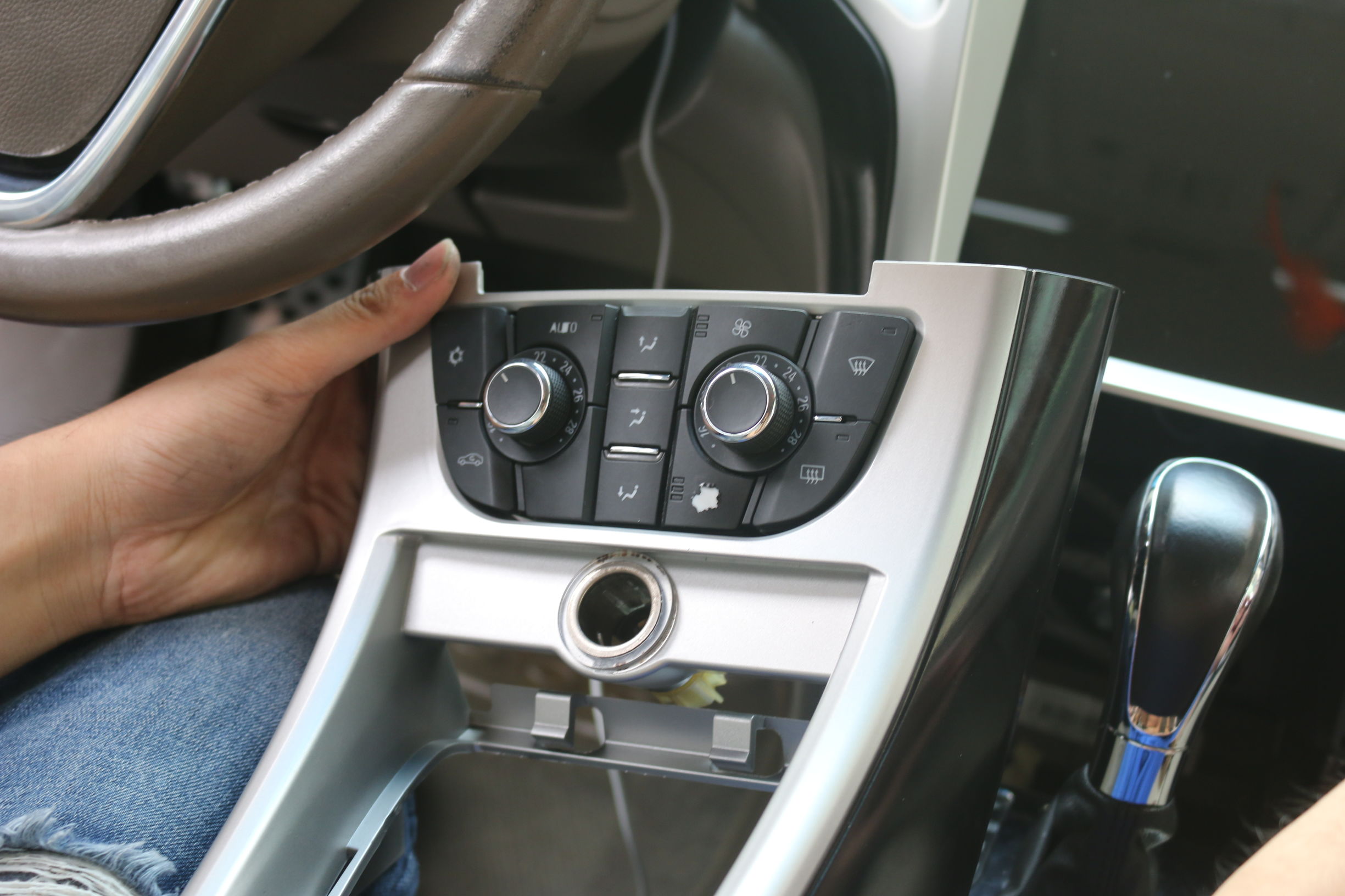 别克老英朗换装安卓智能导航大屏,英朗1.3t加装大屏导航