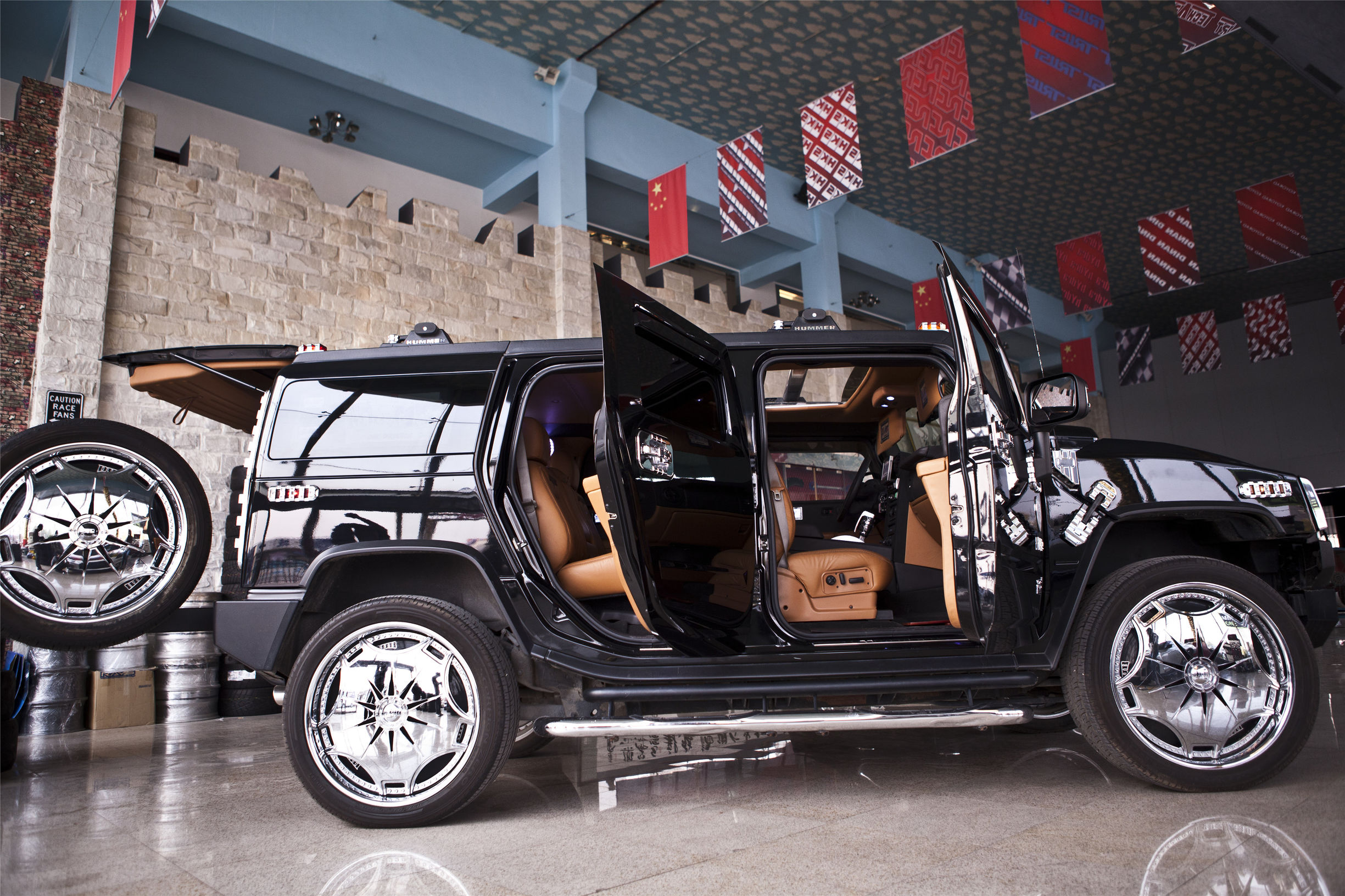 h2悍马爆改,悍马h2国外顶级改装