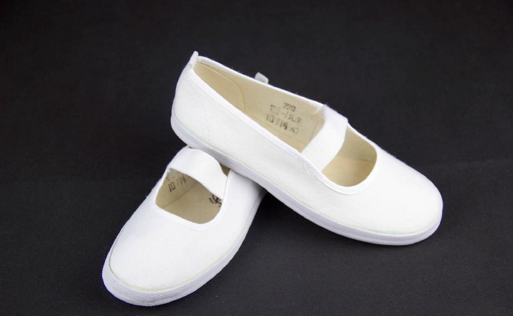 小时候穿过的鞋视频,小时候穿过的鞋子和衣服