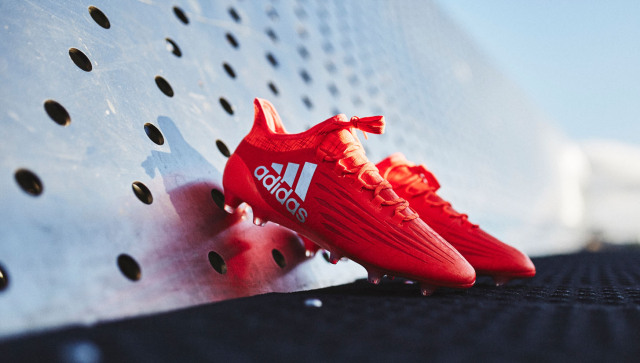 绿茵场足球,绿茵场里的足球