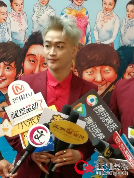 《越囧》定档11·25杀马特组合HKT亮相