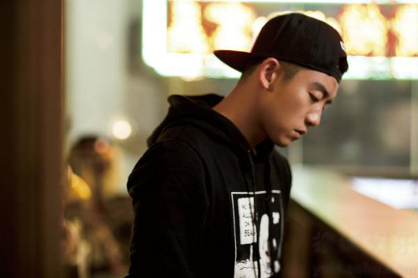 袁姗姗穿尖头靴,袁姗姗郑恺雪地靴