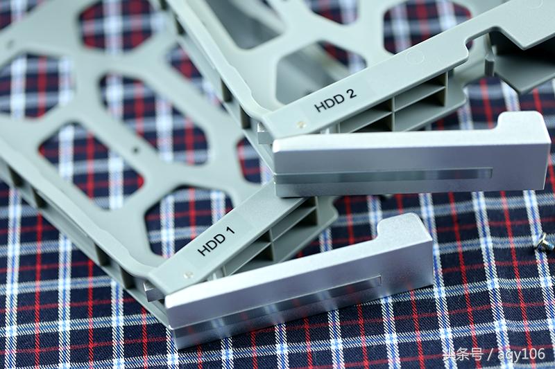 体验简单直接的TerraMasterD2-310