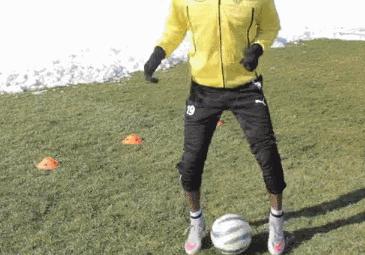 踢足球运球基础教学,踢足球运球的方法和技巧